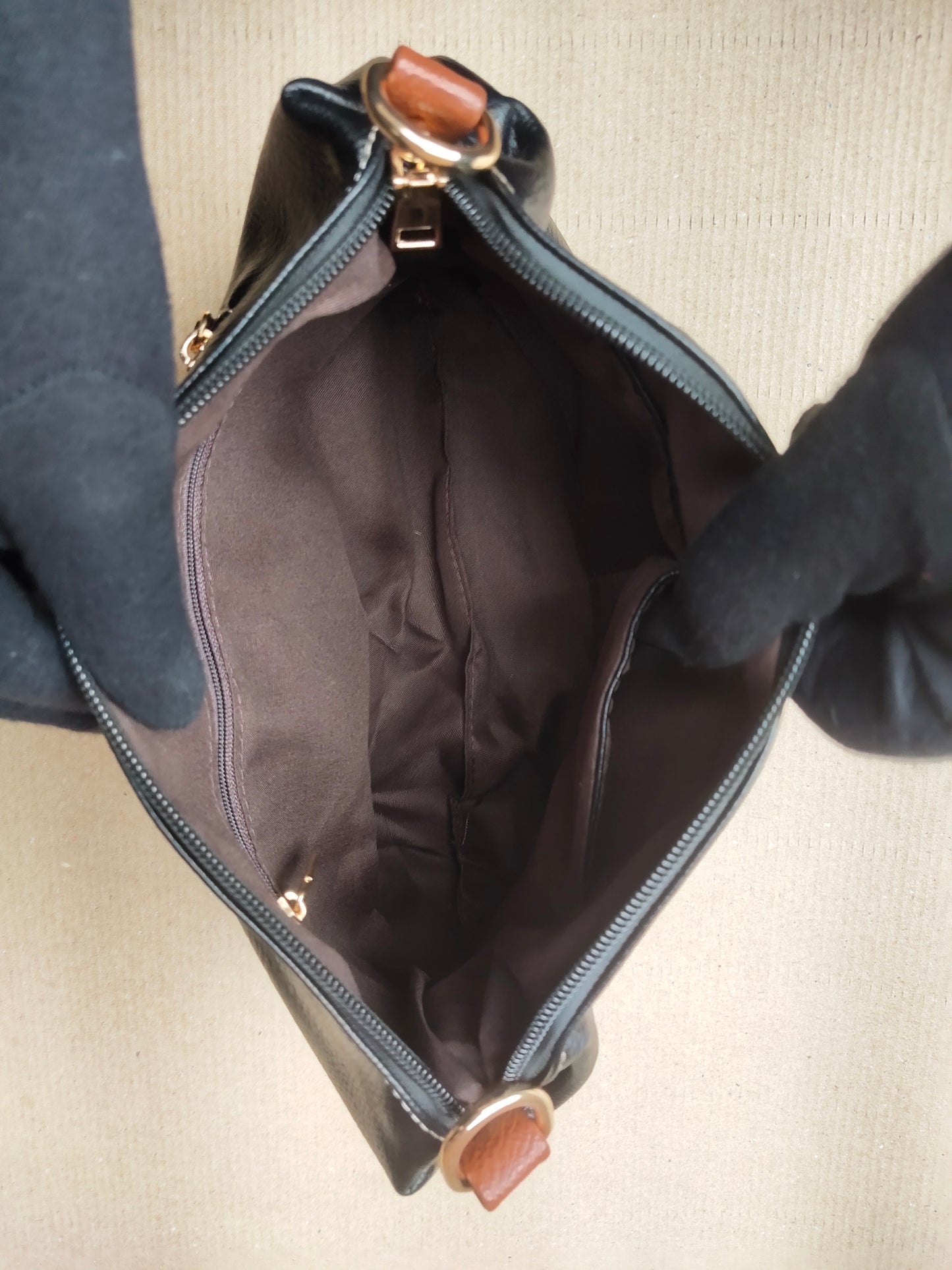 Delliza, The Hand/Shoulder Bag